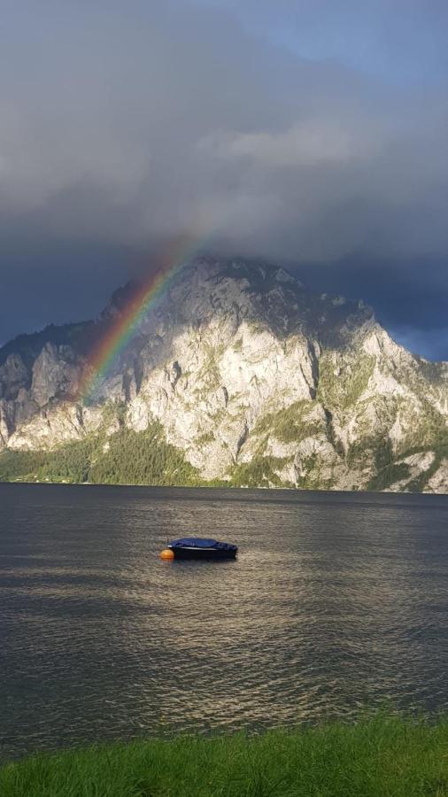 Ferienhaeuschen Am Traunsee Mit Tretboot Zur Freien Nutzung Am Badeplatz Altmünster Exterior foto